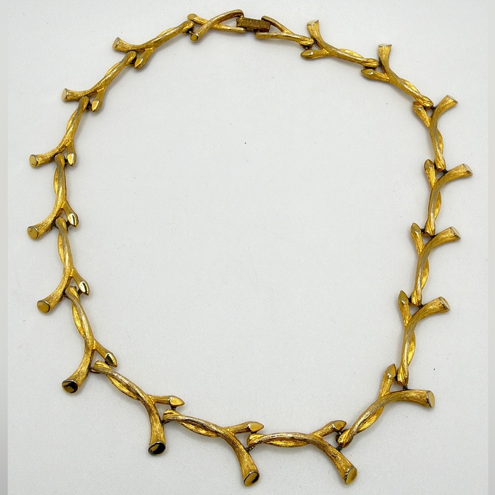 14" Vintage Kramer gold tone metal "branch" necklace w/ fold over clasp!